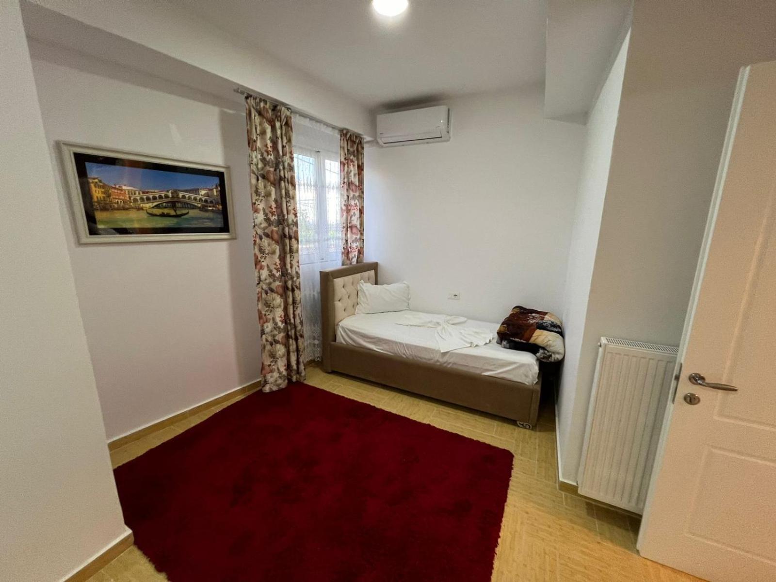 Vila Kasemi Fier Buitenkant foto